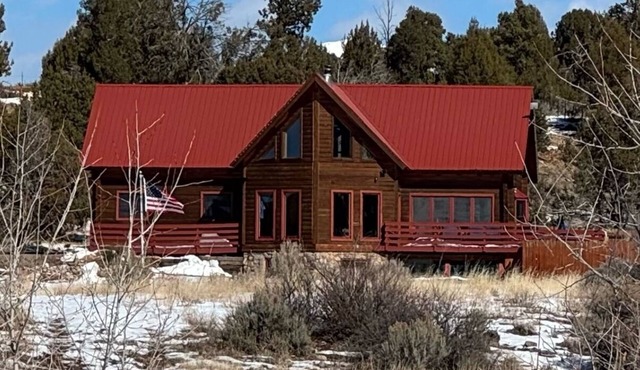 Private Log Cabin; Pond, Hot tub, Star Gazing, Shuffle Board, Sauna