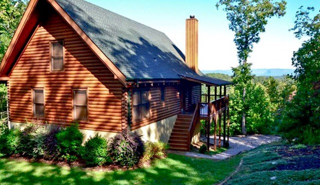 PRIVATE LOG CABIN WITH INCREDIBLE VIEW - ONLY 4 MILES TO LAKE JAMES -