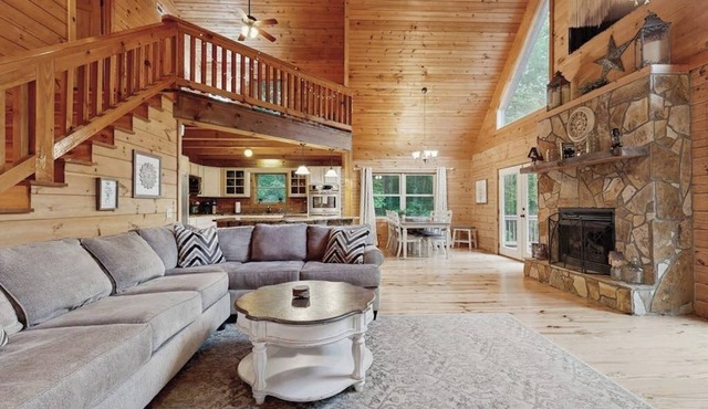 Private log house on 63 acres, riverfront, fireplace, pool table, gameroom, AC