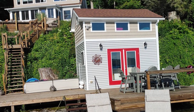 PRIVATE. Lots of room to spread out! 2 Hugh docks. Water toys. Parking!