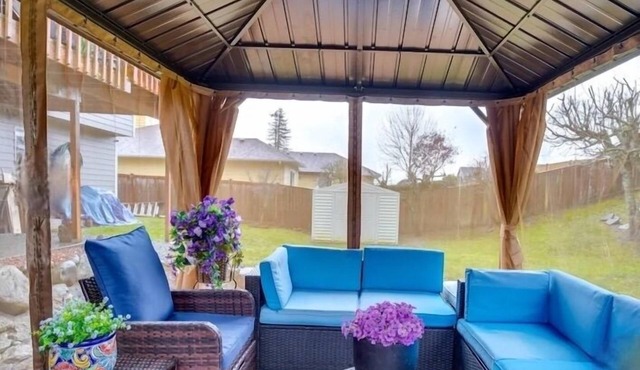 Private Lower Level 1 Bed. HotTub,Sauna,Gym