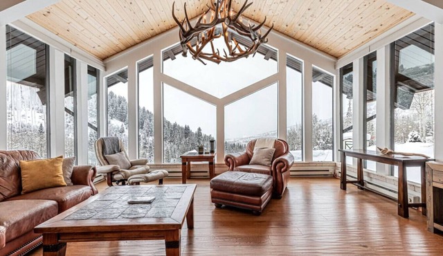 Private Luxury Mountain Estate w/Views & Hot Tub
