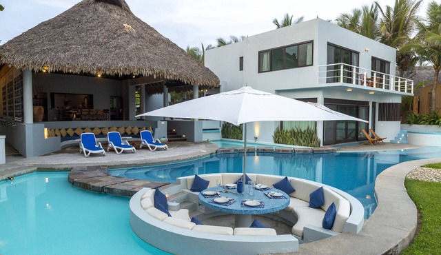 Private Luxurious Resort Right on the Ocean - Casa De Los Sueños