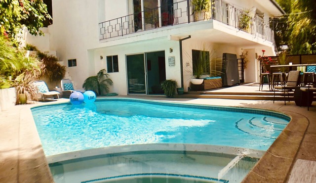 Private Luxurious Hollywood Oasis Pool/Spa-Close to Action Double Guest Quarters