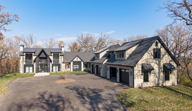 Private, luxurious, modern cottage on 10+ acres, minutes from Mayo Clinic.