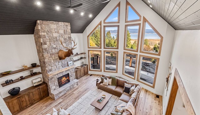 Private Luxury Cabin near Tamarack Resort with Indoor Sauna & Hot Tub