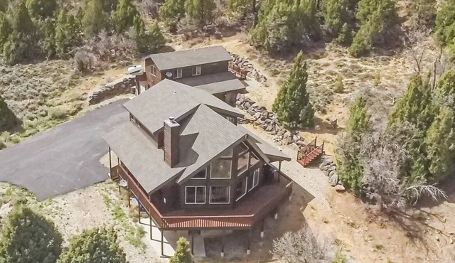 Private Luxury Cabin on 5 Acres, 4bd 2.5ba perfect base camp to N. Parks!