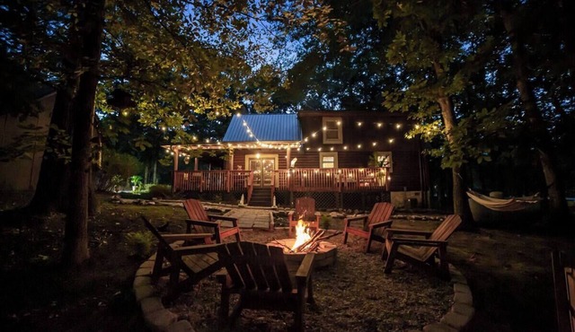 Private Luxury Cabin with Hot Tub, Fire Pit & Sauna Escape