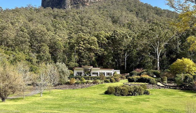 Private luxury home in the mountains with spa, sauna and flowing creek