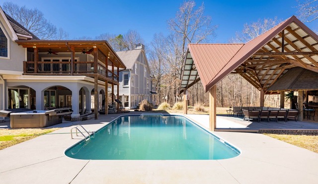 Private luxury home McDonald TN pool, hot tub, bar, volleyball, fitness, game rm