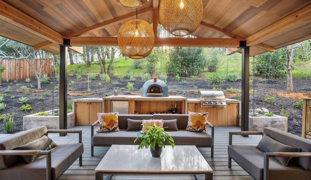 Private Luxury home in Healdsburg with Vineyard, Sauna, Hot tub, Tesla Charger