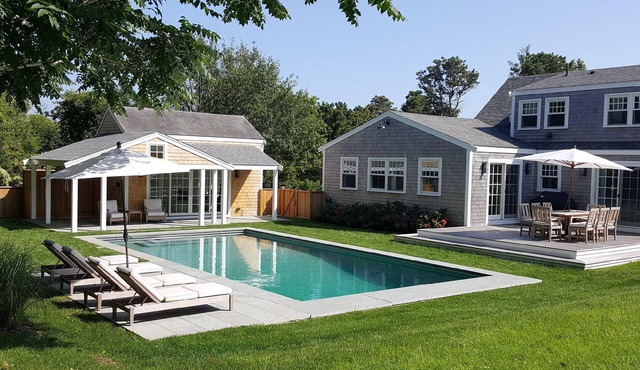 PRIVATE LUXURY HOME with CABANA/GUEST HOUSE and POOL near TOWN, CISCO, & BEACHES