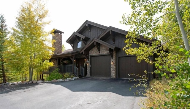 Private Luxury ~ Hot Tub, Pool Table, Secluded in Aspens