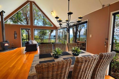 Private Luxury Island Retreat with Panoramic Bay Views