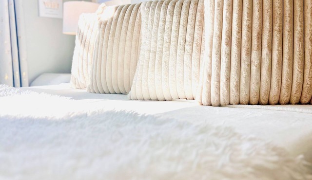 Private luxury KING suite located in a new community. 15 min from Galleria Mall!