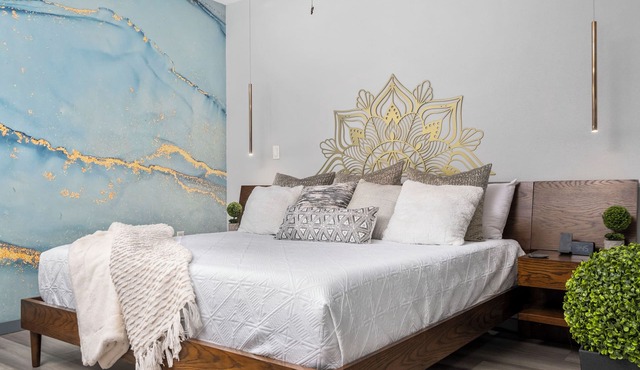 Private Luxury King Guest House - 4 min from UF stadium