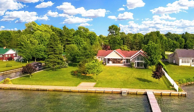 Private Luxury Lakefront Paradise – Big Garden, Dream Views, Perfect Setting