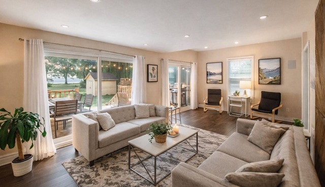 Private Luxury Lakefront Retreat | FirePit, Large Backyard | Stunning Lake Views