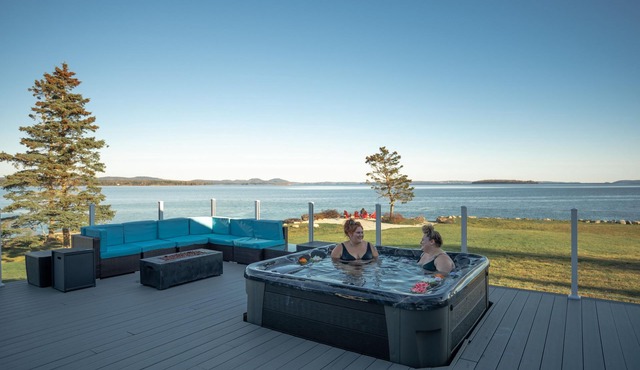 Private Luxury Oceanfront Cottage near St. Andrews w/hot tub & pool