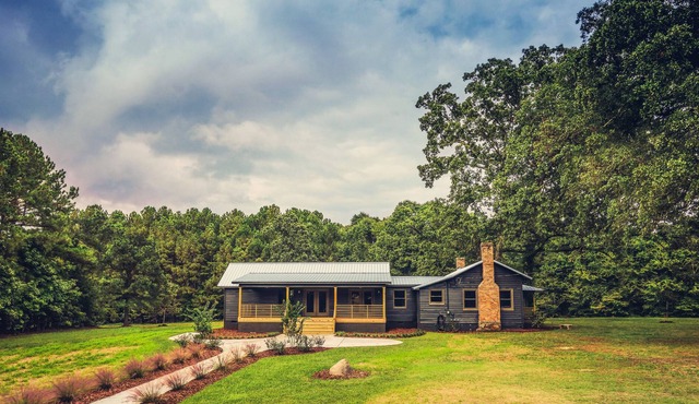 Private Luxury on 400 acres: The Cabin at Sugarneck!