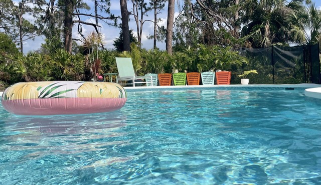 Private Luxury renovated pool house 1.5 miles to Manasota Beach.