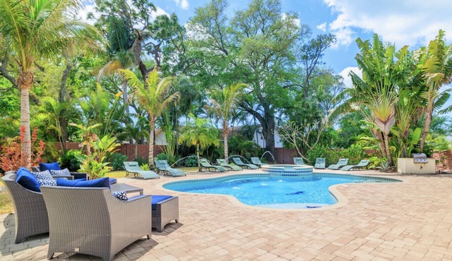 Private luxury resort | 3 King Suites | 3 Min to Beach