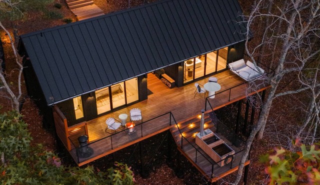 Private Luxury Romantic Getaway near Dahlonega with Hot Tub and Trails
