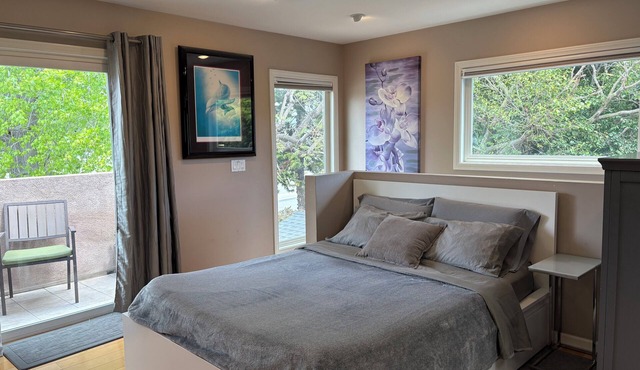 Private Luxury Studio with Parking and Laundry.