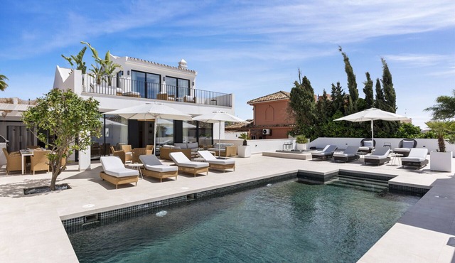 Private Luxury Villa Steps from the beach!