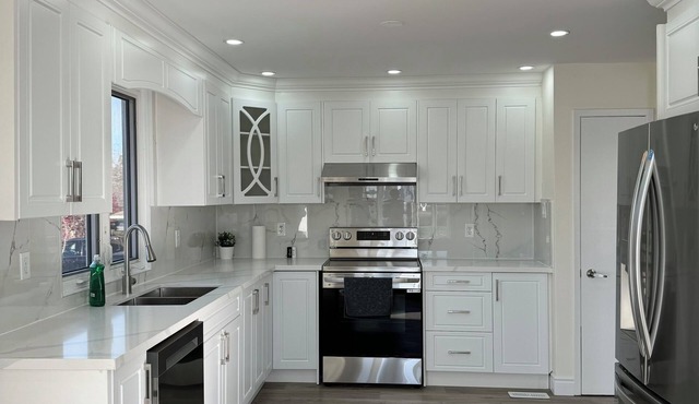Private Main Floor Retreat in St. Thomas – Spacious & Ideal for a Relaxing Stay!