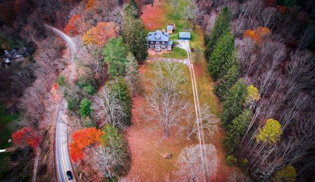 Private Manor with Hot Tub, 3 King Beds on 6 Acres near New River Gorge