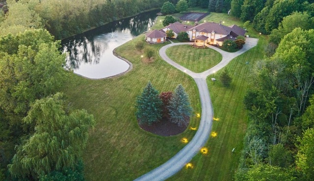 Private mansion not too far from the downtown area!