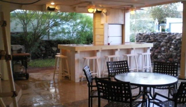 Private Marina, Docks, Close to Golf Course, Restaurants.