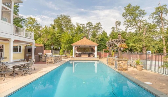 Private Maryland Farmhouse - Great for Families!