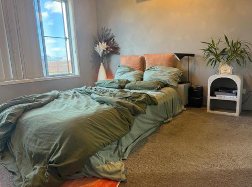 Private Master Suite with Ensuite at Mango Hill Home