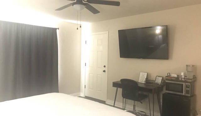 Private Master Suite/Private Entrance