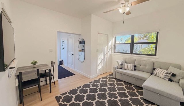 Private Miami Casita w/Yard & Parking