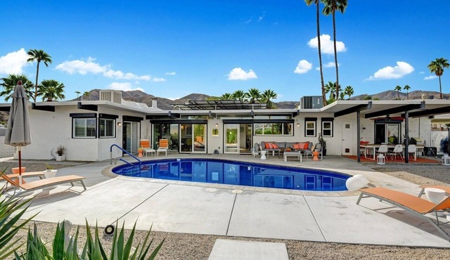 Private Mid-Century Gem With Sweeping Views of Palm Springs!