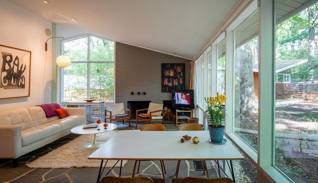 Private mid-century modern haven just 5 miles from DC