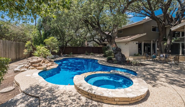 Private Mini-Resort & Oasis-Heated Pool & Spa-Golf-Pool Room-Game Room