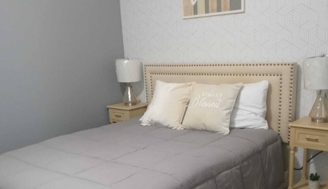 Private Minimalist Room - 25min Downtown Nashville / Self Check-in
