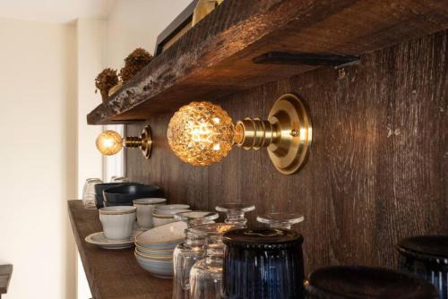 Private Modern 1st Flr 3 Bed Apt Close to Downtown