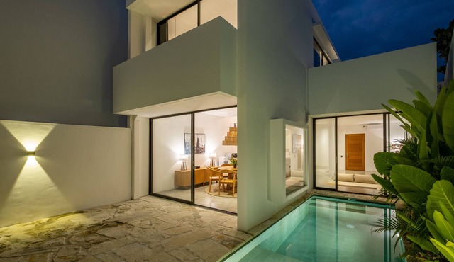 Private Modern 2-Bedroom Villa Minutes Away from Canggu's Hotspots!