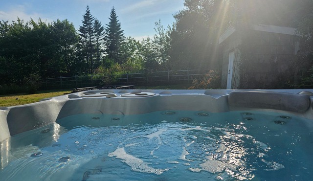 Private, Modern Boho Detached Suite w/Hot Tub