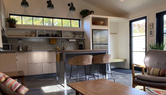 Private, modern carriage house. Great for couples!