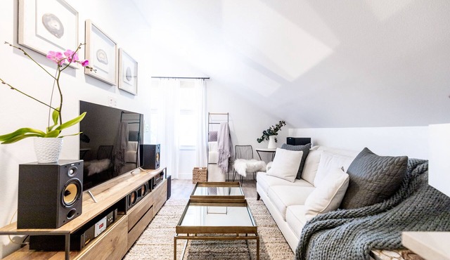 Private modern carriage house in Downtown Denver