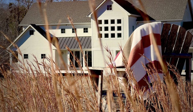 Private Modern Farmhouse on 12 acres, pet-friendly