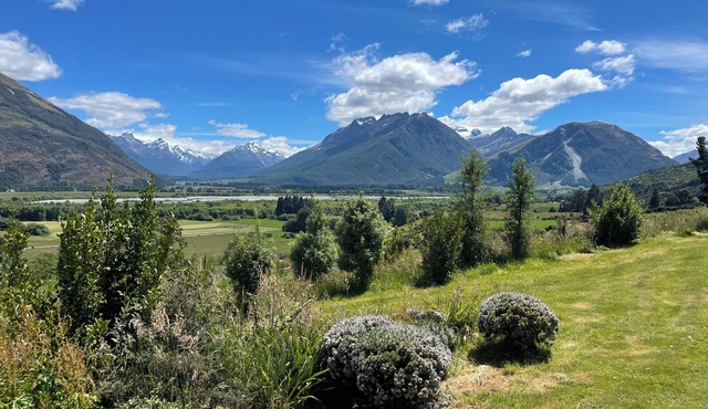 Private modern retreat with spectacular views