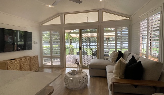 Private modern waterfront cabin - Hawkesbury River