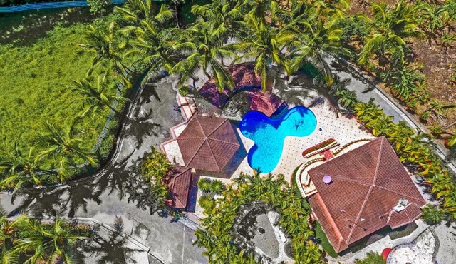 Private Montaña Pool Villa with Horseback Riding